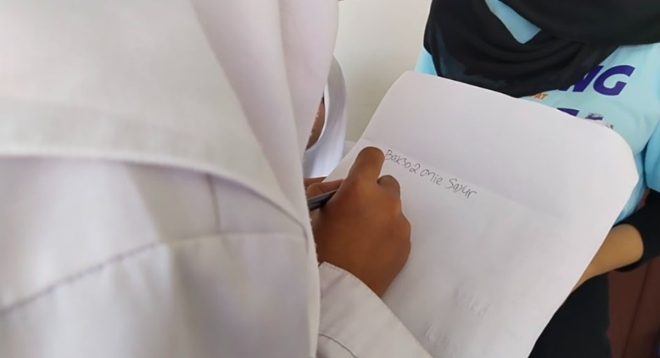 Universitas STEKOM Gelar Tes Jualan dan Tes Warna di SLB Negeri Kendal untuk Asah Keterampilan Siswa