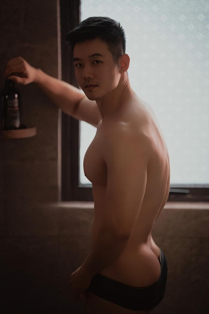 sex mosanshao 王子与卫兵一起沐浴