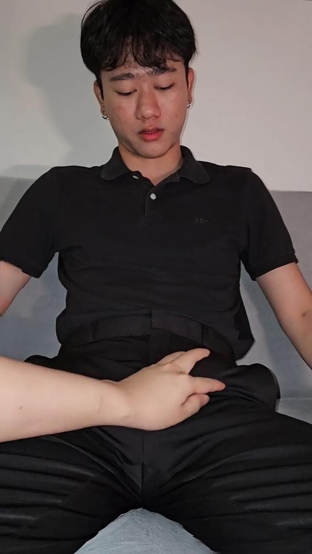  GXCMEN - Sucking big cock of young Asian guy