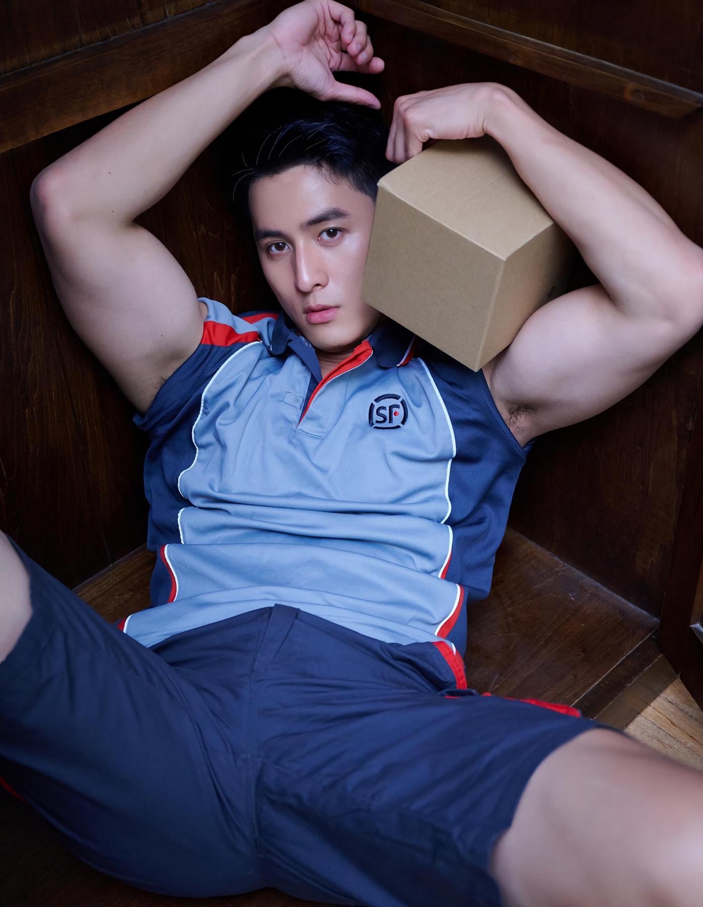 sex Handsome Chinese men pose for sexy photos