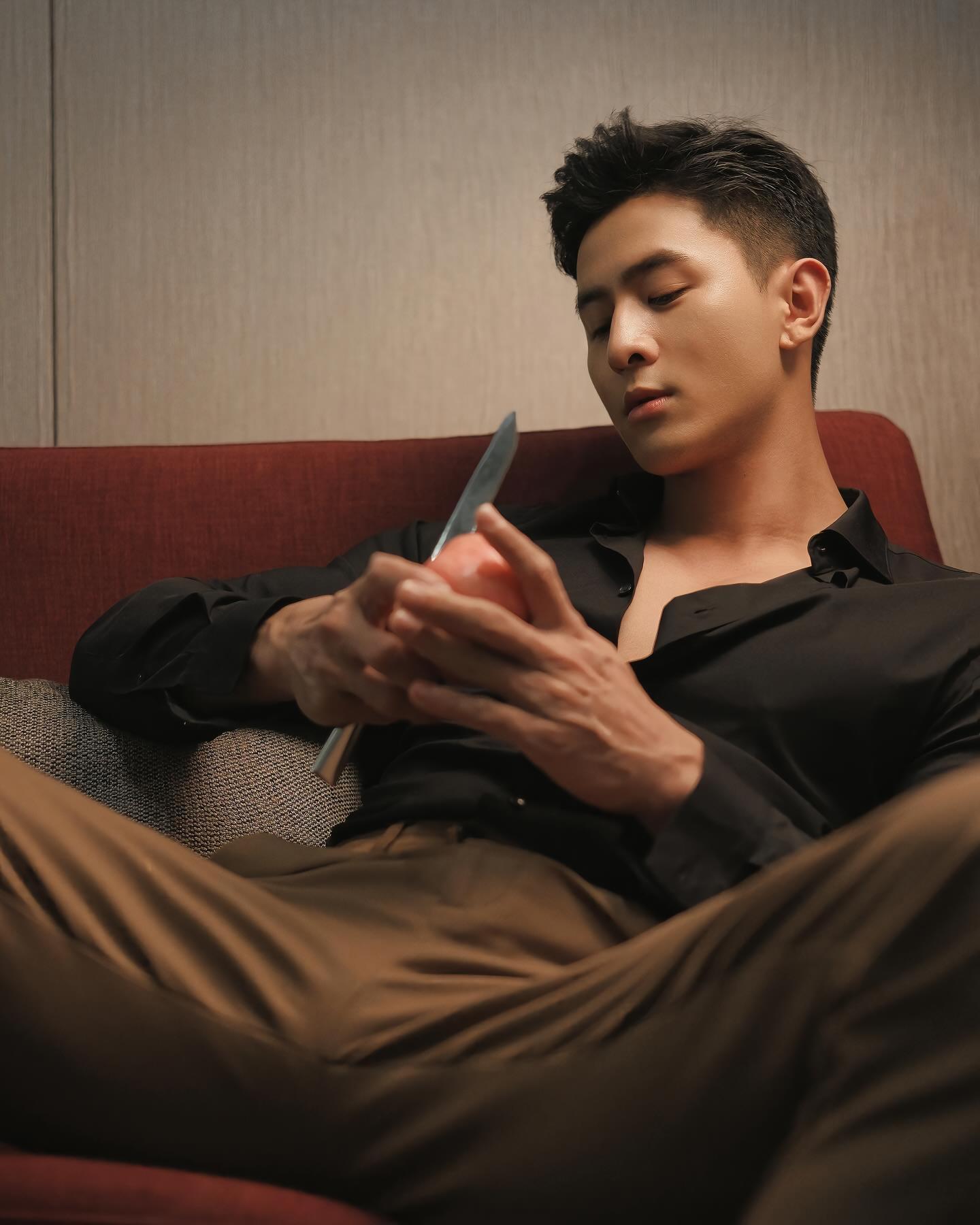 porn Handsome Chinese men pose for sexy photos