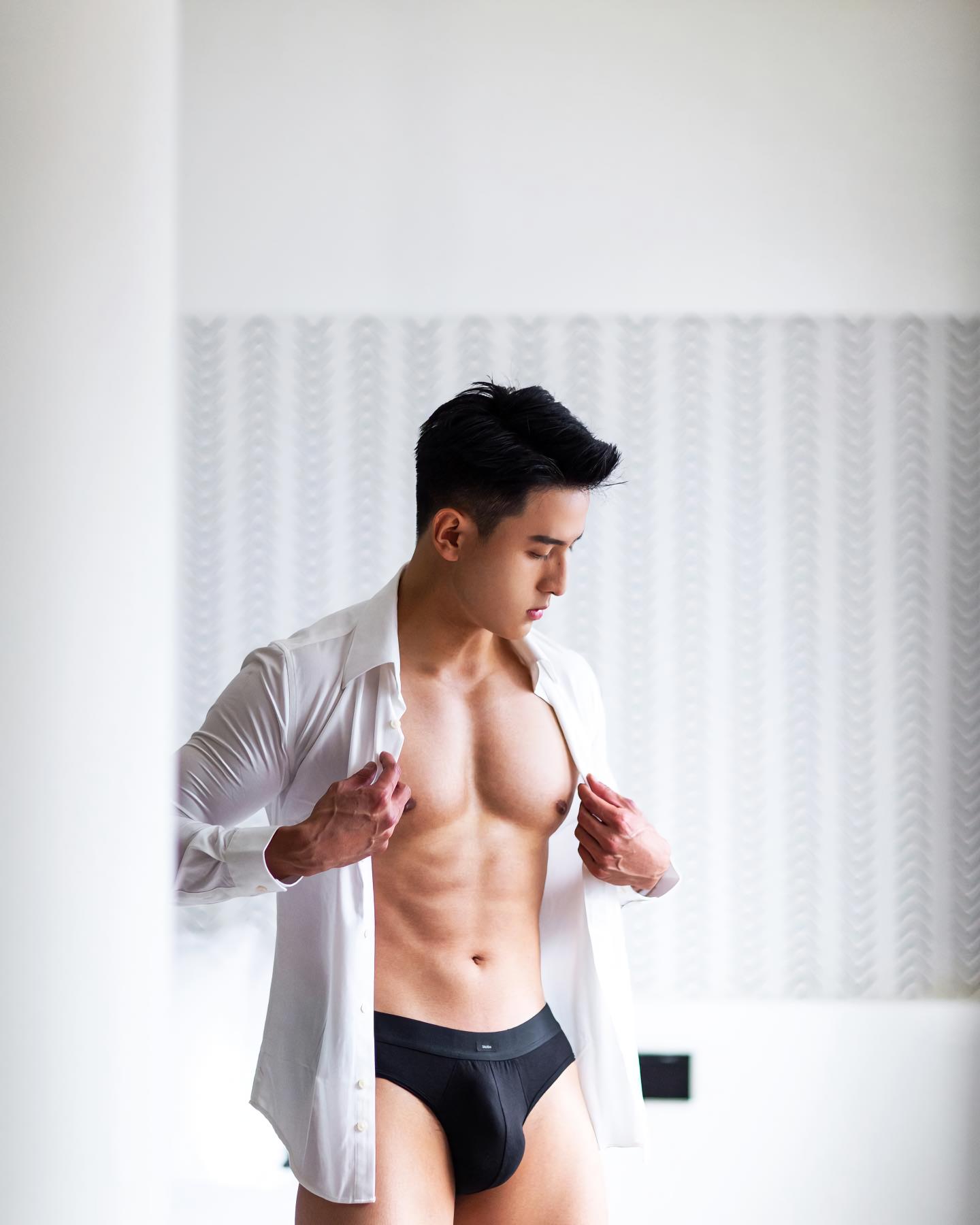 Sex Boy Handsome Chinese men pose for sexy photos
