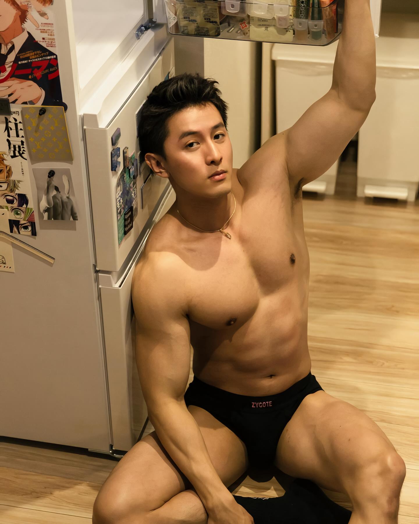 xivdeo Handsome Chinese men pose for sexy photos