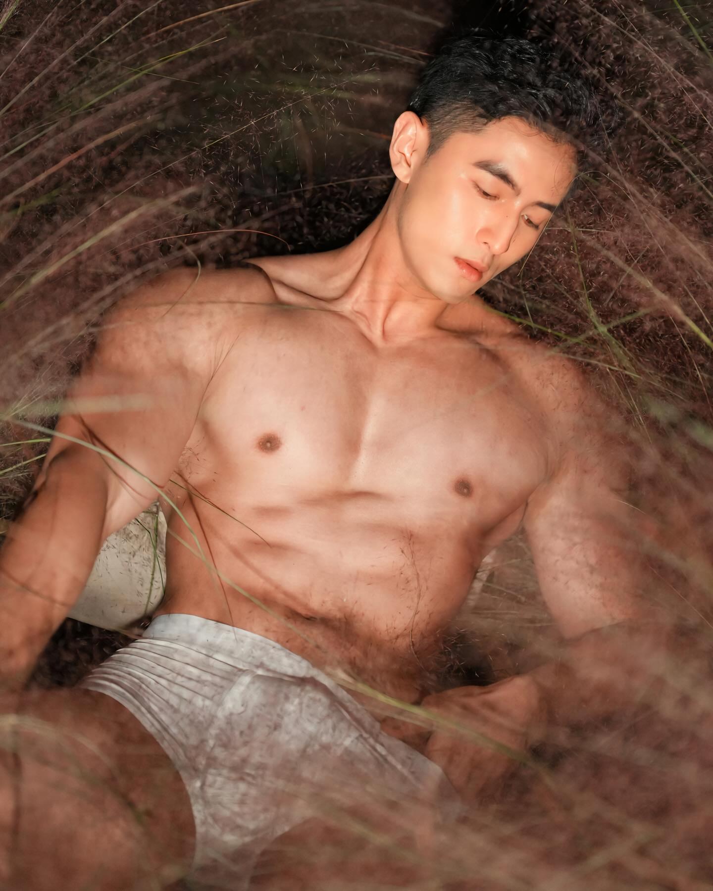 Sex Men Handsome Chinese men pose for sexy photos