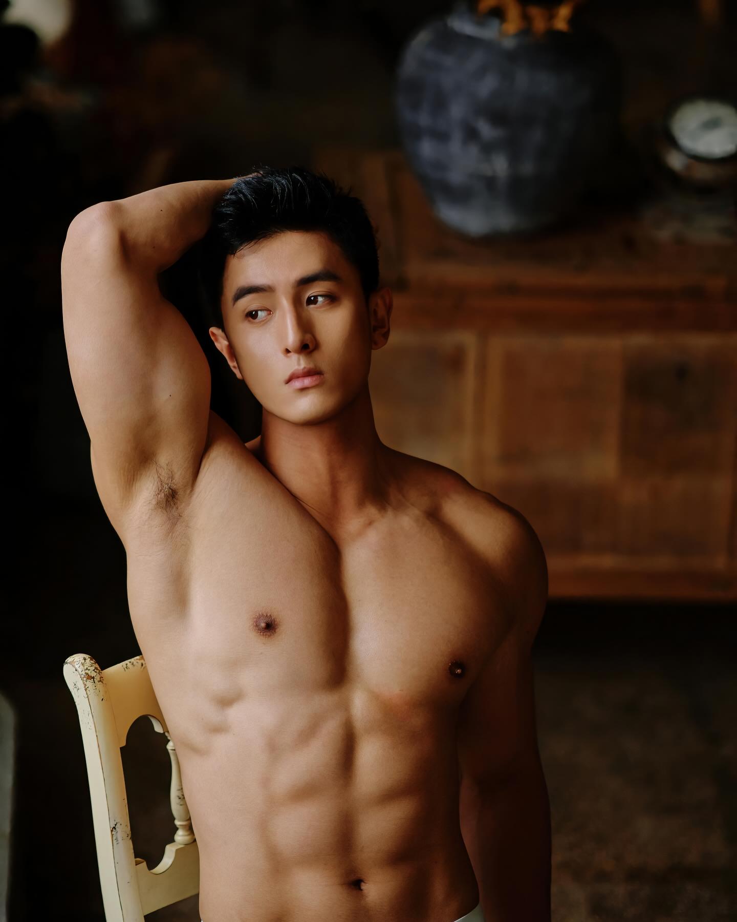 porn Chinese Muscular Male Model Nude