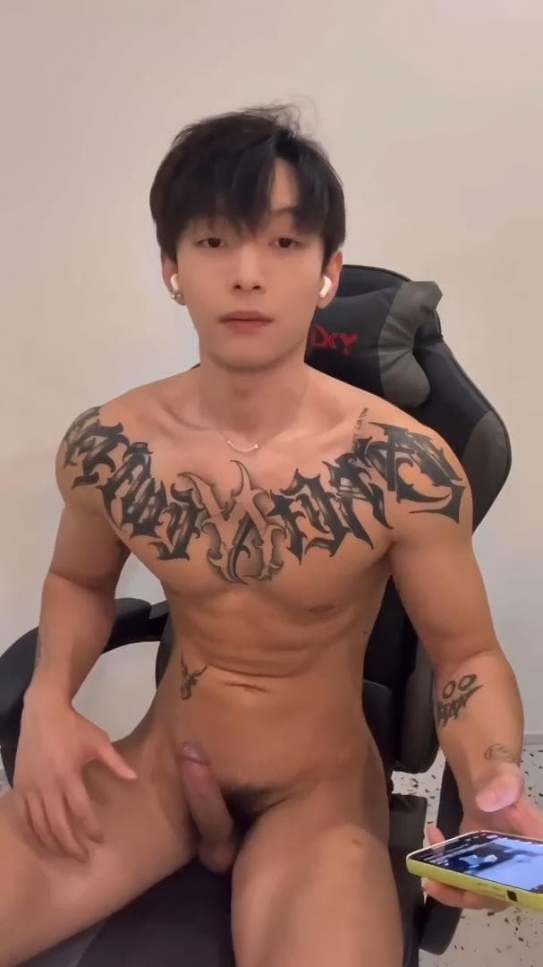 sex 帅气的纹身热辣抖音小伙正在自慰