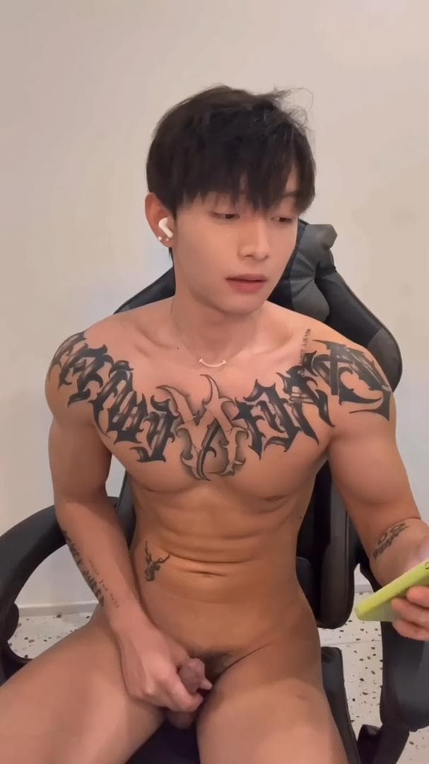 sex gay 帅气的纹身热辣抖音小伙正在自慰