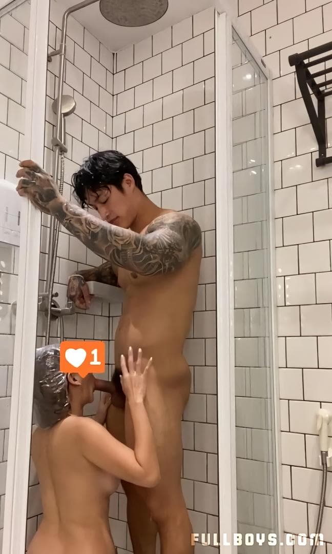 Sex Men one1shot - blowjob in the bathroom