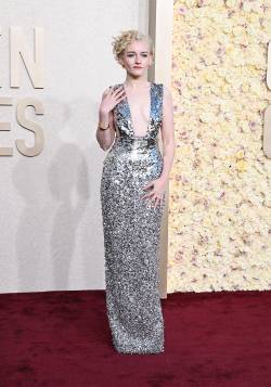 Julia Garner-81st-Golden Globe Awards