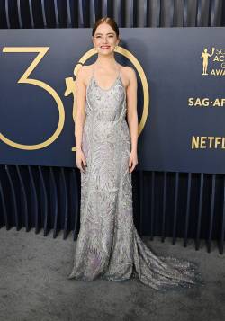 sag-awards-2024-red-carpet-photos-Emma Stone