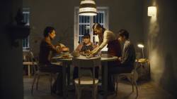 FAMILY-DINNER_2_Gabriel-Krajanek_