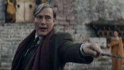 Mads-Mikkelsons-look-as-Grindelwald