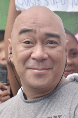 Wally Bayola