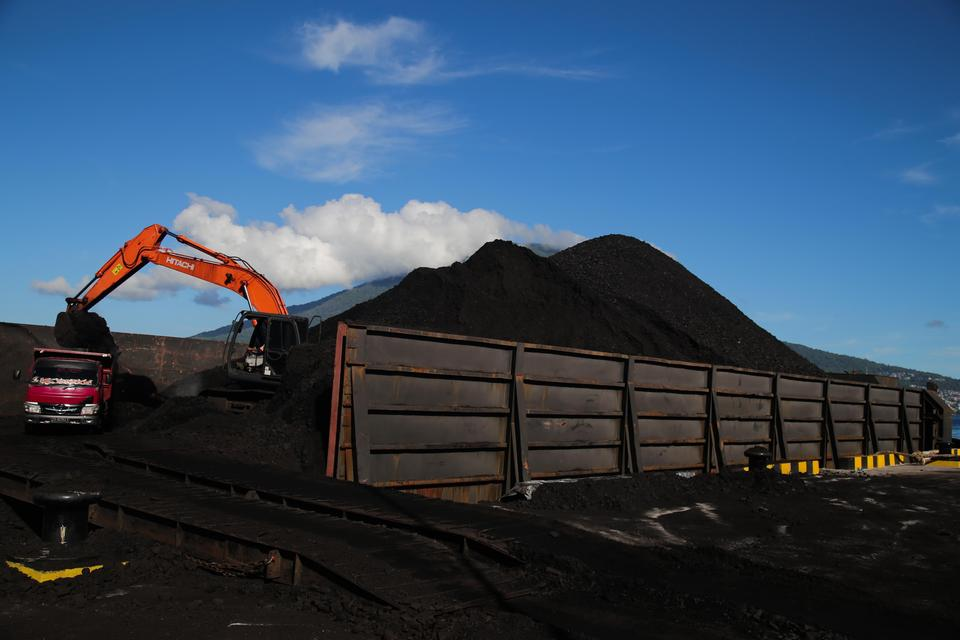 Coal Export Value Drops 30%, ICMA: Price Falls Drastically