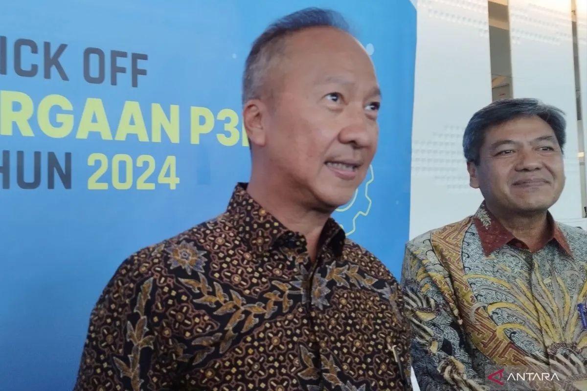 Minister of Industry Requires Industry to Produce Mining Vehicles That Suit Local Conditions