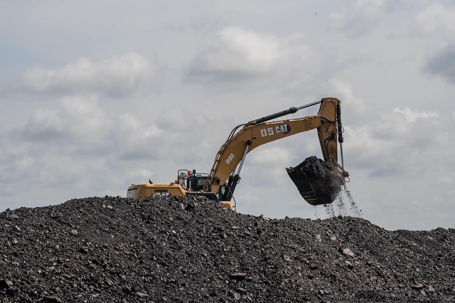 Minister Bahlil Targets DME Project to Start in 2026, Partners with China or Europe